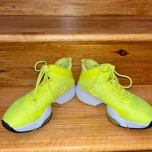 Zumba brand women’s size 7 neon yellow high tops in very good condition!!